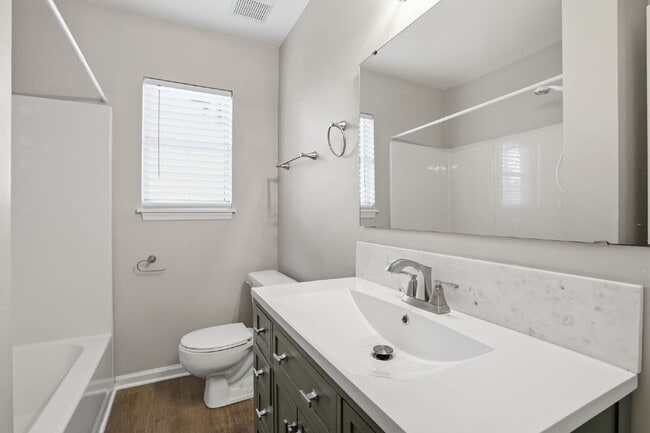 Building Photo - 8232 Pleasant Ridge Dr