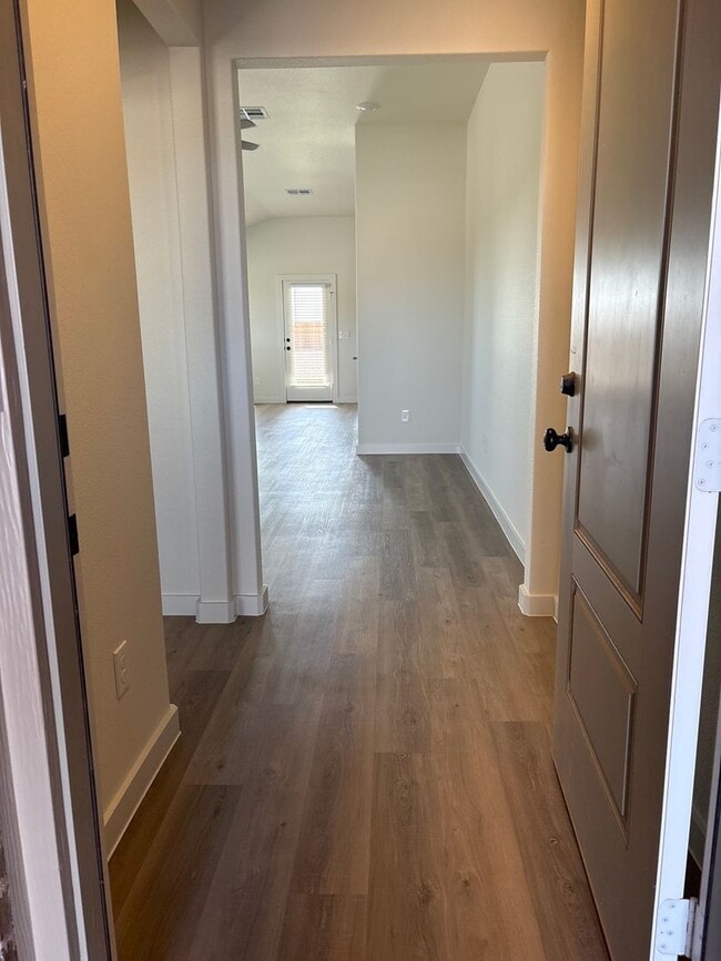 Building Photo - Space, Space and more Space! This ones for you!