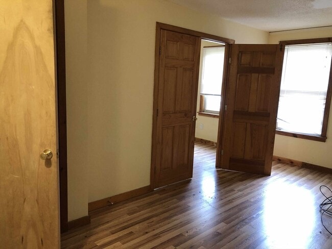 Building Photo - 711 Main St