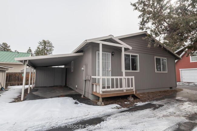 Building Photo - Bright and spacious 2 bedroom home!