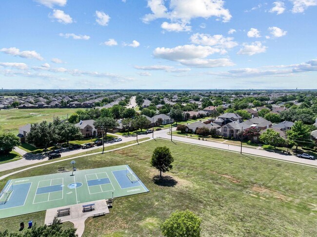 Building Photo - Rowlett Home in Great Location w/ Community Park, Pools, & Playground. Includes All Appliances!