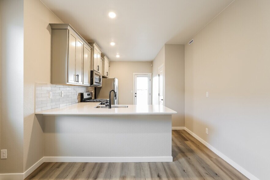 Building Photo - 9476 Yampa Ct