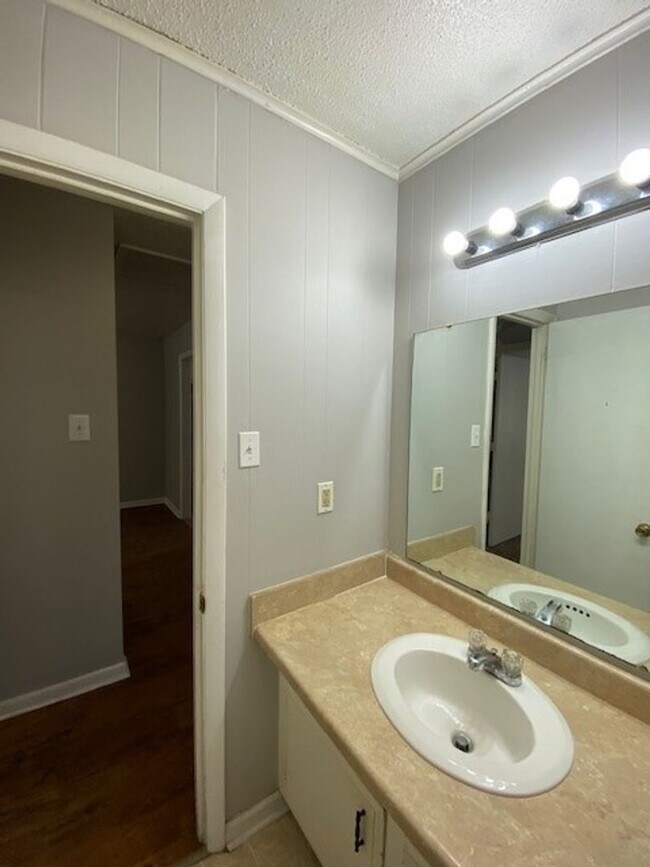 Building Photo - 8211 Woodview Dr N