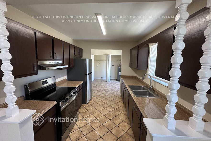 Building Photo - 4131 Ixora Ct S