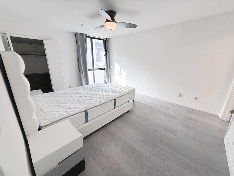 Building Photo - 222 S Central Ave