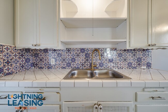 Building Photo - 6415 S Van Ness Ave