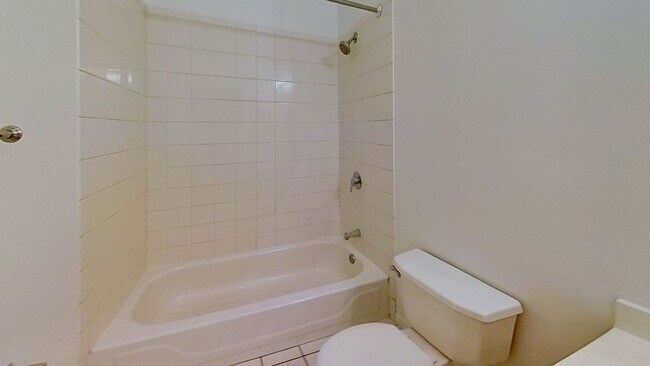 Building Photo - Old Town Duplexed Three Bedroom Two Bath
