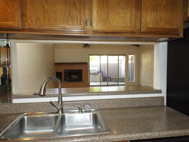 Building Photo - 2705 E Cactus Rd