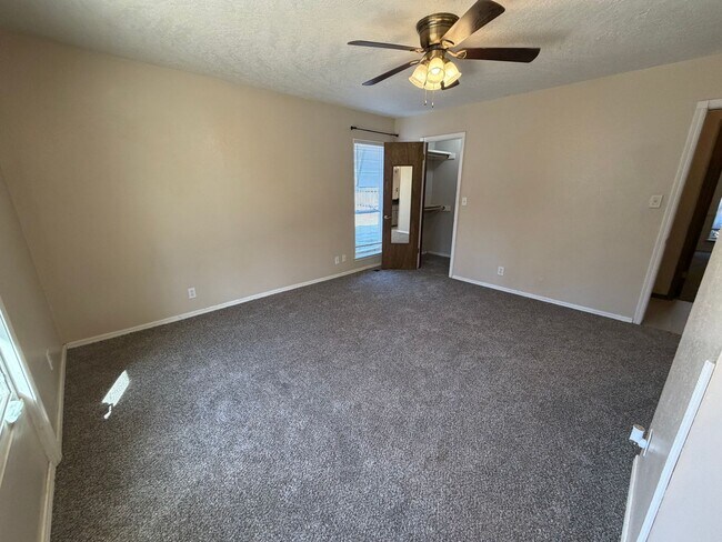 Building Photo - Beautiful 3bed/2.5bath Updated Westside Norman Home Available for Rent!