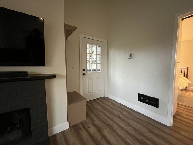 Building Photo - Newly Renovated 1Bd + 1Ba Condo in West Haven-Sylvan! No Stairs, Direct Access, Parking + Pool, S...
