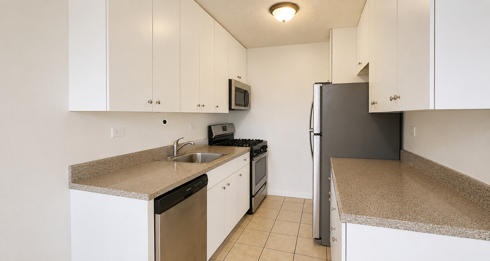 Building Photo - 302 W 98th St