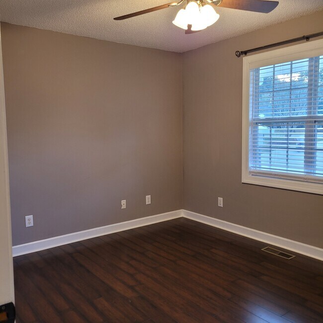 Building Photo - 15012 State Hwy 96