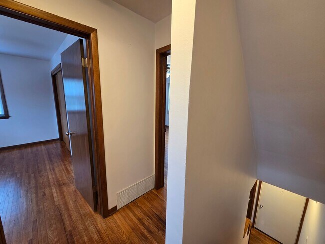 Building Photo - W 2nd St 1408-1410