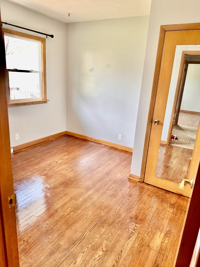 Building Photo - 1524 Hillside Dr NW