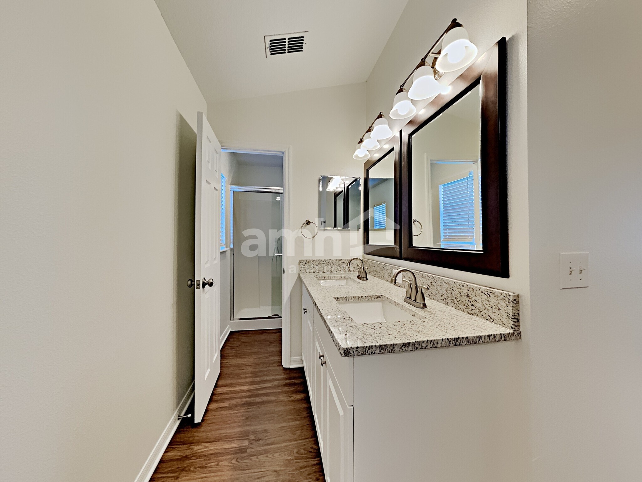 Building Photo - 2007 Elmhurst Ln