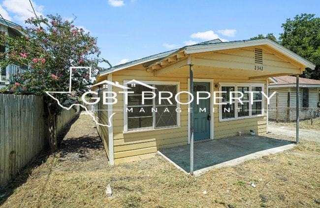 Building Photo - Fully Renovated 4 bedrooms 2 bathrooms!