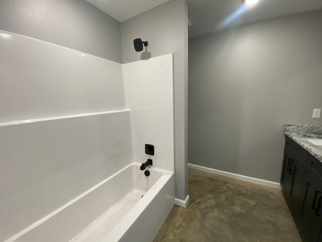 Building Photo - 2011 Maurice St