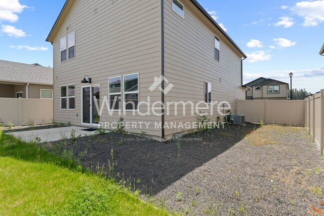 Building Photo - ** MOVE IN SPECIAL ** 1/2 OFF 1ST FULL MON...