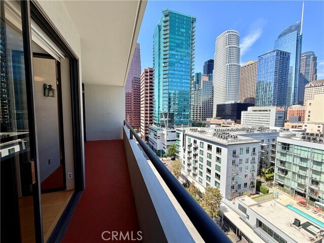 Building Photo - 600 W 9th St