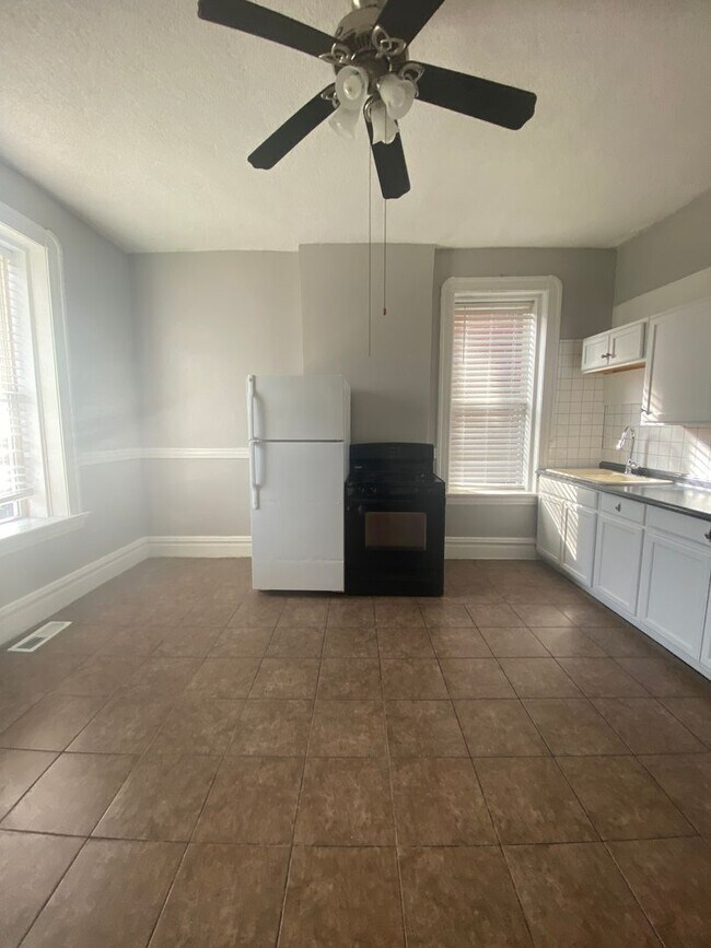 Building Photo - 2704 Arsenal St