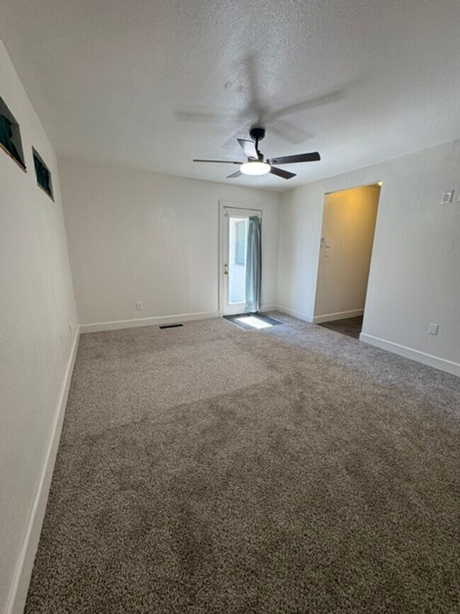 Building Photo - Beautiful 4 Bedroom 2 Bathroom Home with Solar!