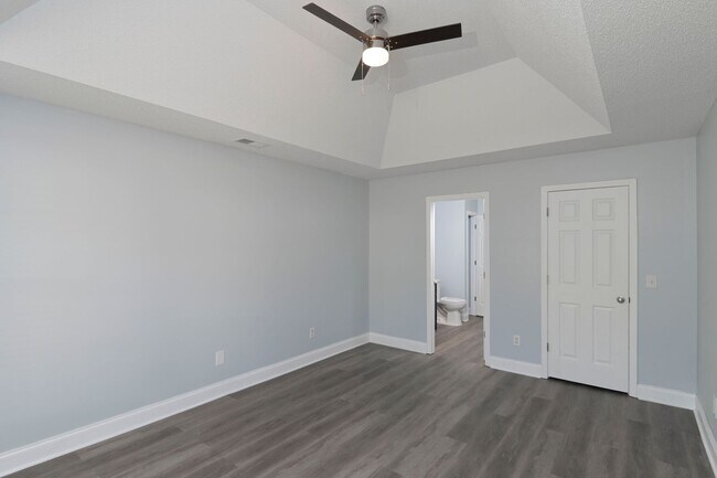 Building Photo - Beautifully Updated 3BR Home Minutes from Fort Jackson, VA Hospital & I-77