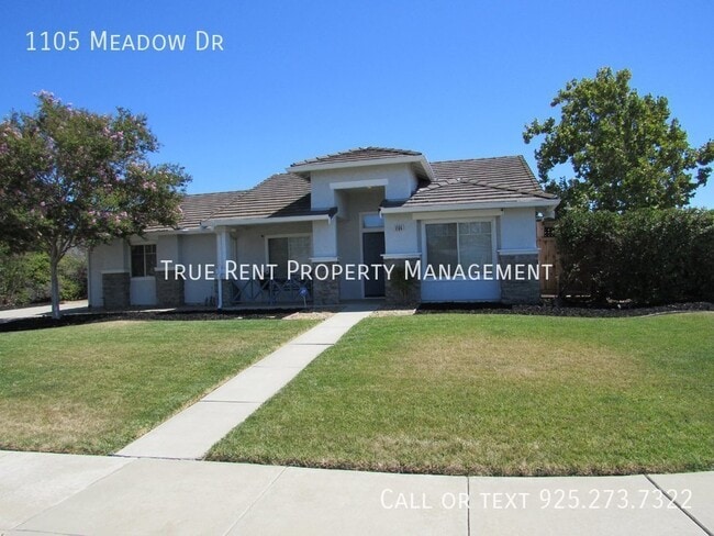 Primary Photo - Beautiful 3 Bed, 2 Bath Home in Great Live...