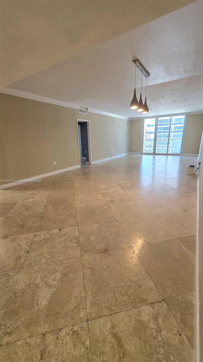 Building Photo - 5825 Collins Ave