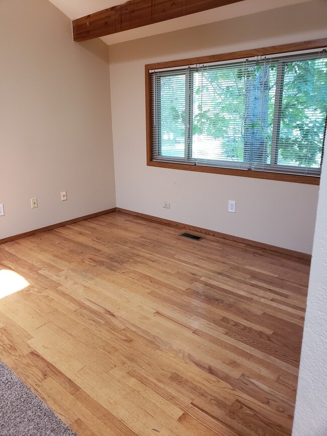 Building Photo - 3895 Birchwood Dr