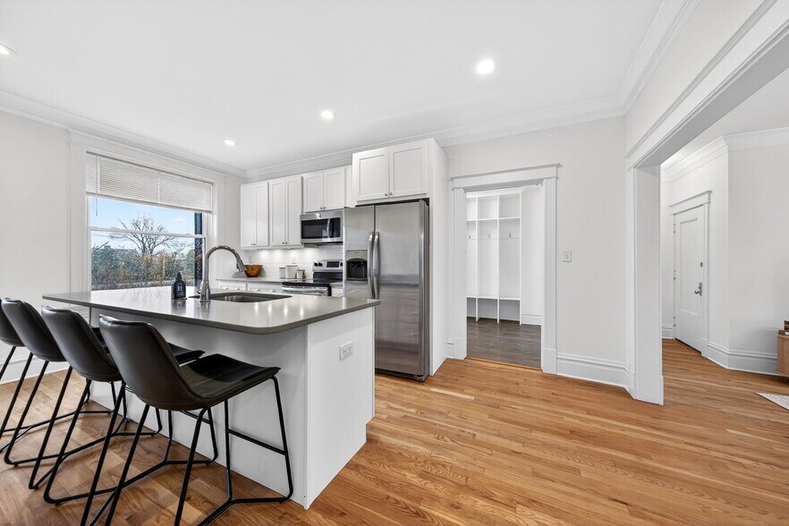 Building Photo - 5394 Pershing Ave