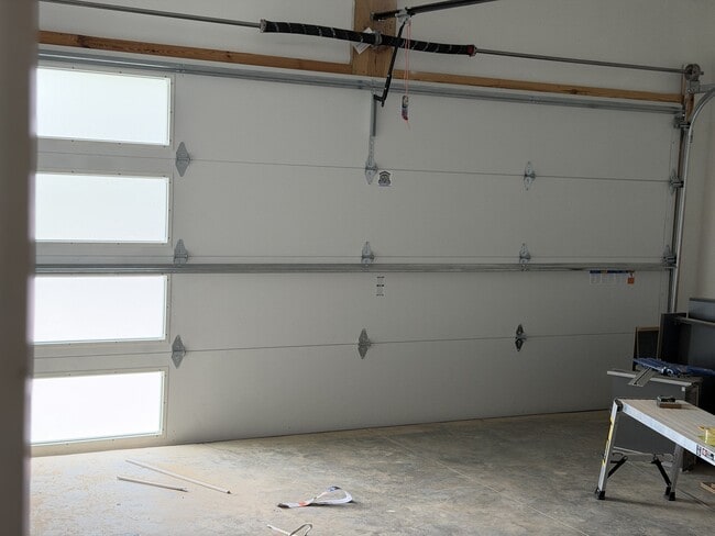 Building Photo - 105 Hart Ln