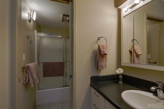 Building Photo - SWEET 2 BEDROOM, 1 BATH MT BACHELOR VILLAGE CONDO FOR RENT - AVAILABLE NOW!