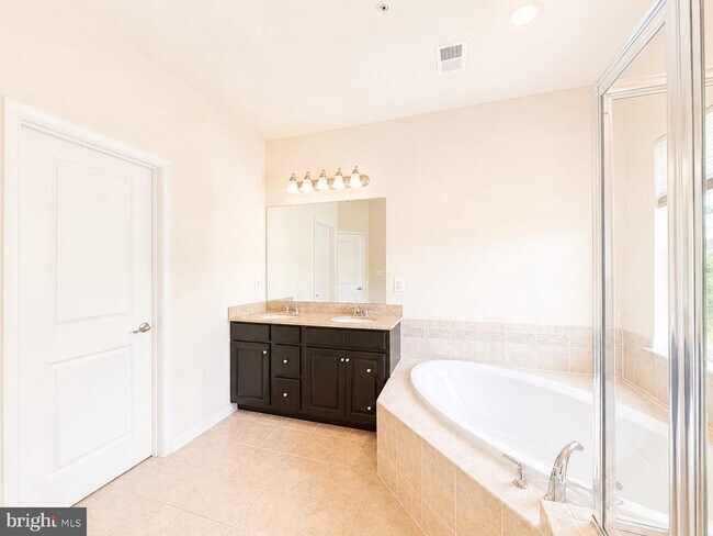 Building Photo - 22605 Winding Woods Way