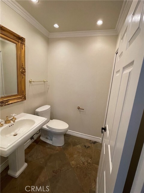 Building Photo - 381 Deerfield Ave
