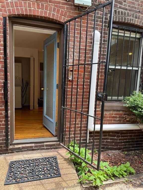 Building Photo - 85 E Brookline St