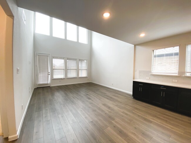 Living Room - 621 Hummingbird Dr