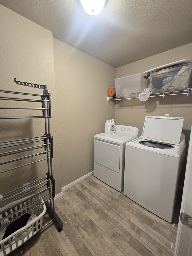 Building Photo - 7662 Spruce Pne Grv