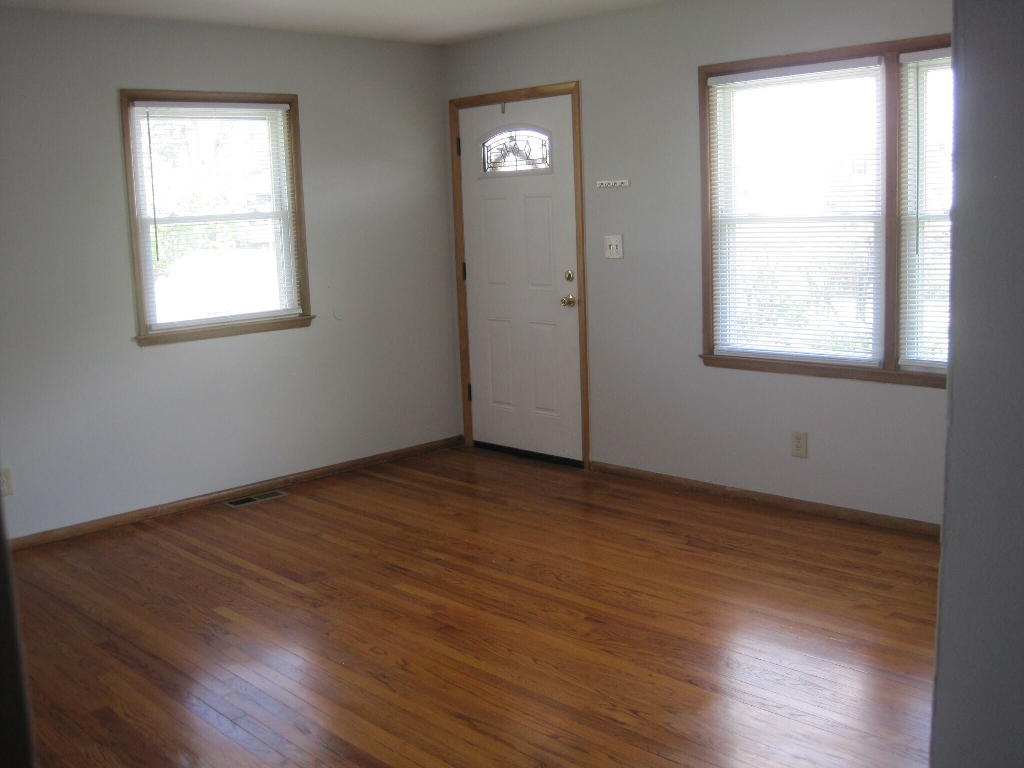 Building Photo - 1717 Carolyn Ave