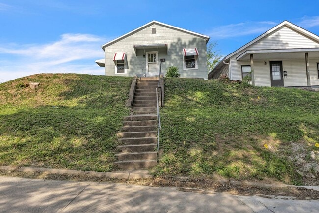 Building Photo - Bright & Updated 3-Bedroom Home Near Local Schools