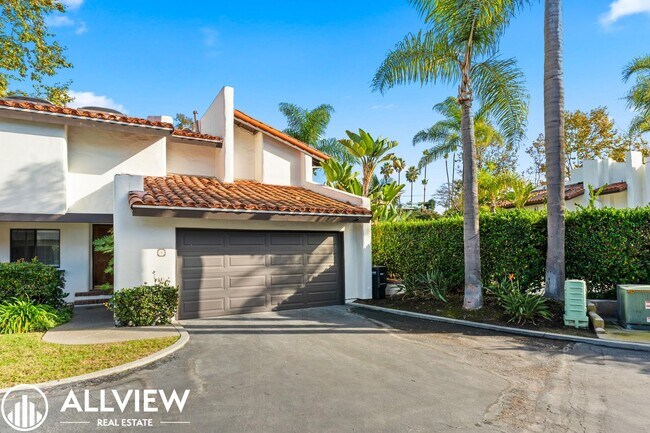 Building Photo - Upgraded 2-Bedroom Townhome in the Gated C...