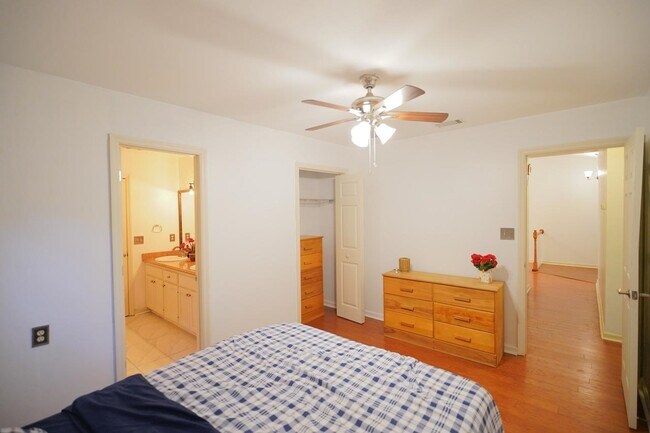Building Photo - 4472 Bay Shore Cir