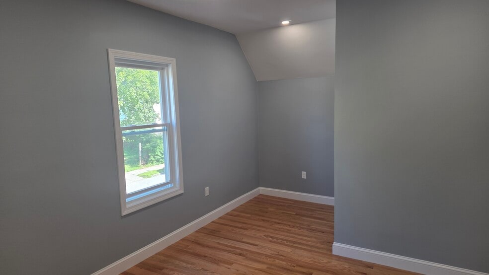 Building Photo - 43 Paine St