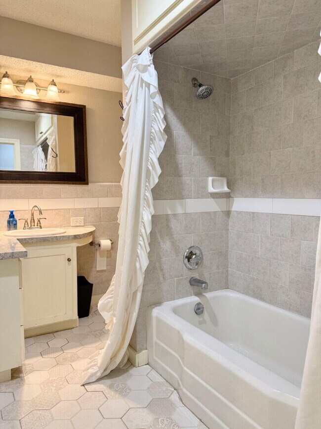 Building Photo - 3001 32nd St