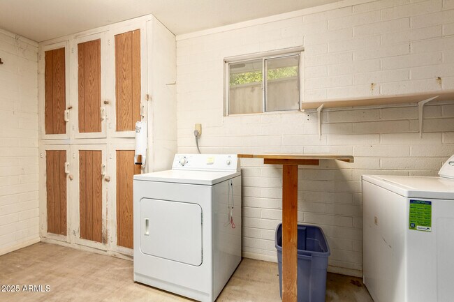 Building Photo - 6224 E Dallas St