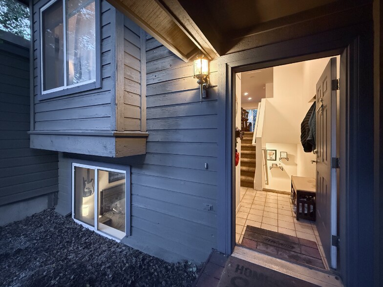 Building Photo - 60 Spyglass Ln