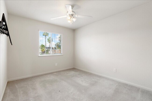 Building Photo - 7 Pewter Ct