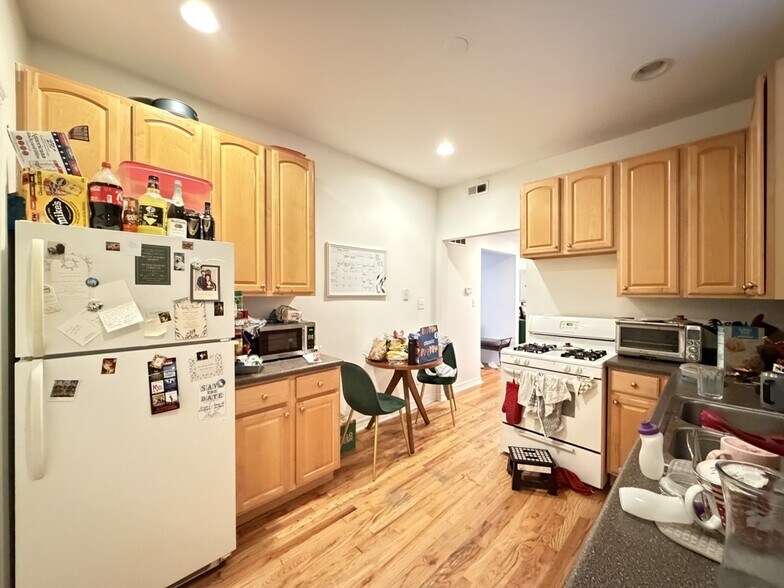 Building Photo - 3455 N Bosworth Ave