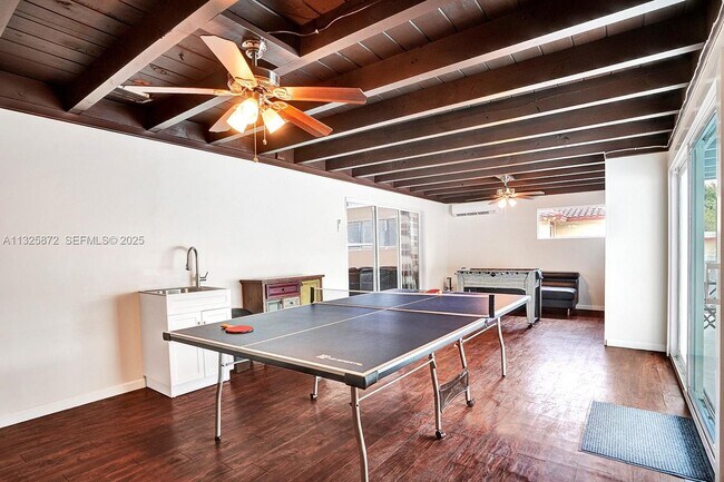 Building Photo - 1018 Adams St