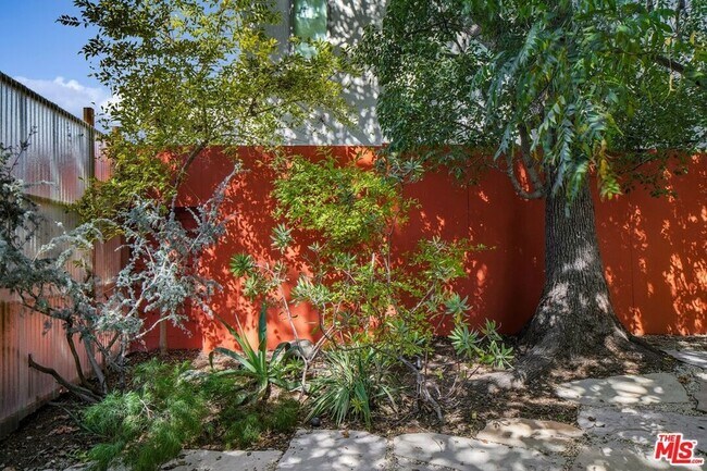 Building Photo - 2311 Louella Ave