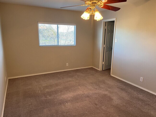 Building Photo - Beautiful two-story home in the desirable Silver Oaks community!